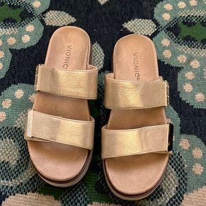 Vionic gold sandals